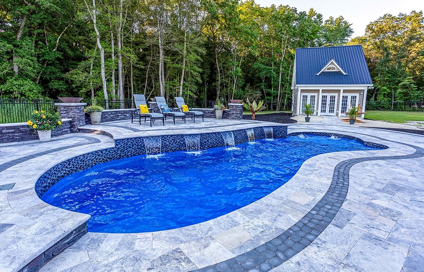 What Colours Can Fibreglass Pools Be?